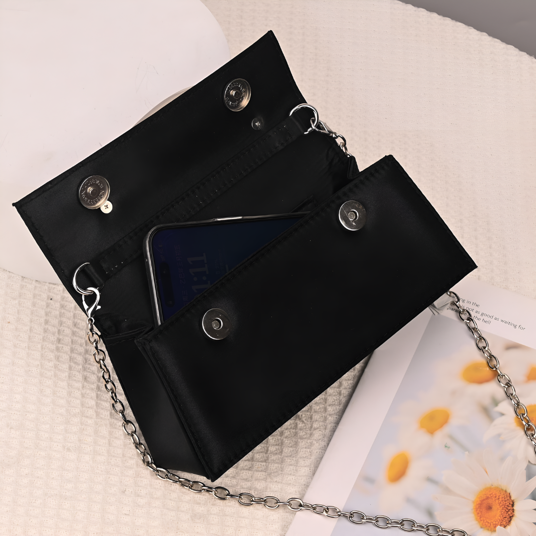 Liz Sculpted Handle Clutch (NL)